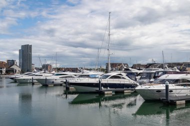 Southampton, İngiltere - 6 Ağustos 2023 Southampton 'da bulunan Ocean Village Marina