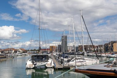 Southampton, İngiltere - 6 Ağustos 2023 Southampton 'da bulunan Ocean Village Marina