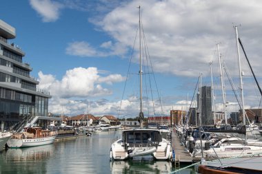 Southampton, İngiltere - 6 Ağustos 2023 Southampton 'da bulunan Ocean Village Marina