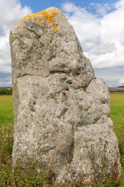 Longstone Adem ve Havva, İngiltere 'nin Wiltshire kentinde bulunan Stonehenge, Avebury ve Associated Sites UNESCO Dünya Mirası Alanının bir parçasıdır. Bu taş Eve.