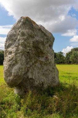 Longstone Adem ve Havva, İngiltere 'nin Wiltshire kentinde bulunan Stonehenge, Avebury ve Associated Sites UNESCO Dünya Mirası Alanının bir parçasıdır. Bu taş Eve.