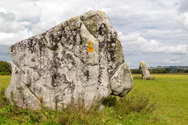 Longstone Adem ve Havva, İngiltere 'nin Wiltshire kentinde bulunan Stonehenge, Avebury ve Associated Sites UNESCO Dünya Mirası Alanının bir parçasıdır. Bu taş Eve.