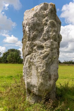 Longstone Adem ve Havva, İngiltere 'nin Wiltshire kentinde bulunan Stonehenge, Avebury ve Associated Sites UNESCO Dünya Mirası Alanının bir parçasıdır. Bu taş Eve.