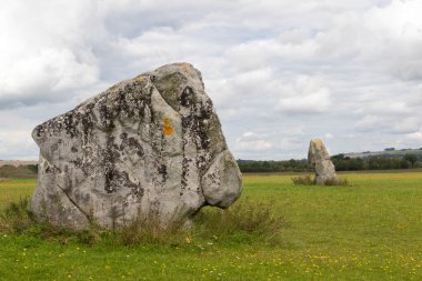 Longstone Adem ve Havva, İngiltere 'nin Wiltshire kentinde bulunan Stonehenge, Avebury ve Associated Sites UNESCO Dünya Mirası Alanının bir parçasıdır. Bu taş Eve.