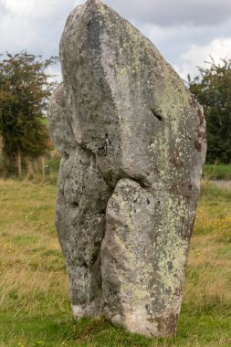 Batı Kennet Bulvarı boyunca uzanan taşlar Avebury Henge 'den çıkan paralel bir hat ve Dünya Mirası Alanının bir parçası.