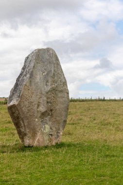 Batı Kennet Bulvarı boyunca uzanan taşlar Avebury Henge 'den çıkan paralel bir hat ve Dünya Mirası Alanının bir parçası.