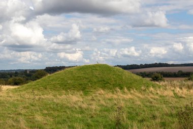 Wiltshire kırsalındaki Neolitik mezar tepecikleri veya Barrow 'lar