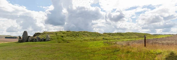 Den Neolitiska West Kennet Long Barrow Eller South Long Barrow — Stockfoto