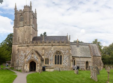 Avebury, Birleşik Krallık, 15 Ağustos 2023: - Avebury, Wiltshire köyündeki St. James Kilisesi