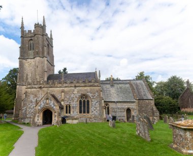 Avebury, Birleşik Krallık, 15 Ağustos 2023: - Avebury, Wiltshire köyündeki St. James Kilisesi