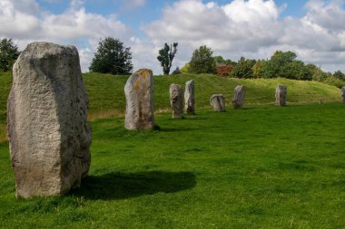 Avebury Taş Çemberi, Unesco Dünya Mirası Bölgesi, Wiltshire İngiltere 'de yer almaktadır.