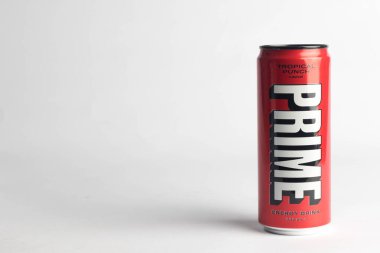 Londra, Birleşik Krallık, 18 Ekim 2023: - Bir kutu Tropikal Yumruk Prime Energy içeceği, Gençler Logan Paul ve KSI tarafından tanıtıldı