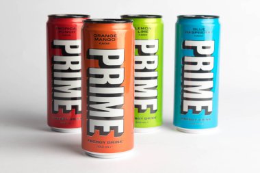 Londra, Birleşik Krallık, 18 Ekim 2023: - Dört kutu Prime Energy içeceği, Gençler Logan Paul ve KSI tarafından tanıtıldı