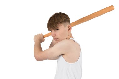 Beyzbol sopası sallamak üzere olan beyaz bir çocuk.