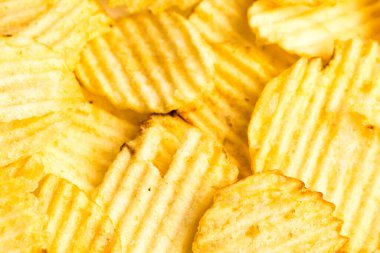 Patates cipsi ya da cips yığınını kapat. 