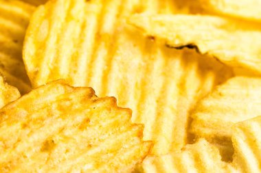 Patates cipsi ya da cips yığınını kapat. 