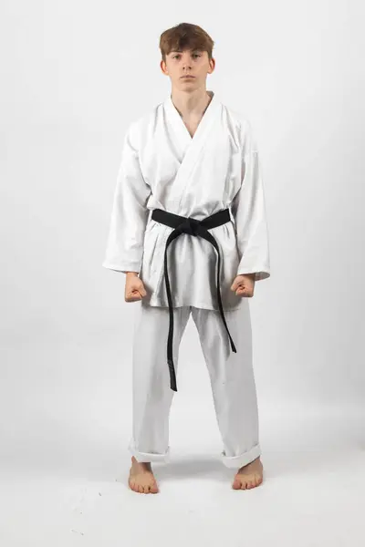 Årig Karate Blackbelt Pojke Bär Stående Hachiji Dachi Ready Stance Stockbild