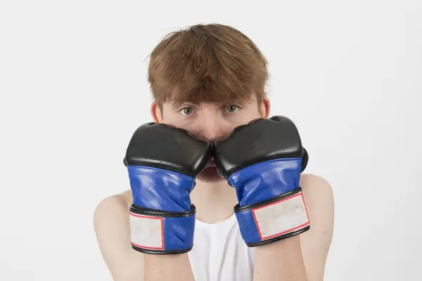 Patnáctiletý Boxer Bez Rukávů Pozvednutou Střechou Royalty Free Stock Fotografie