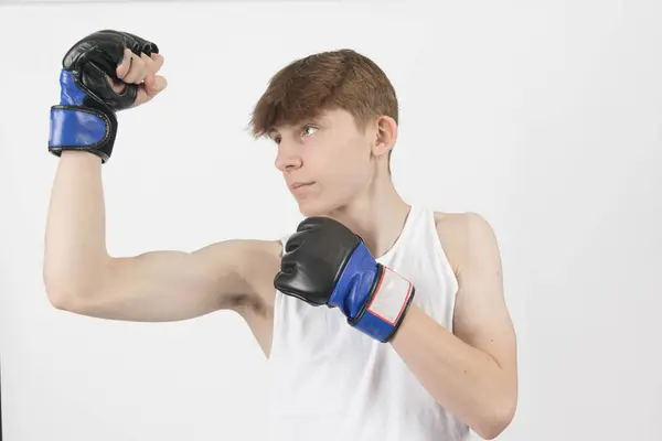 Årig Manlig Tonåring Boxare Klädd Ärmlös Topp Stansande Övre Skärning Stockfoto
