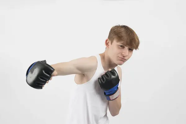 Boxeur Adolescent Ans Vêtu Haut Sans Manches Poinçonnant Photos De Stock Libres De Droits