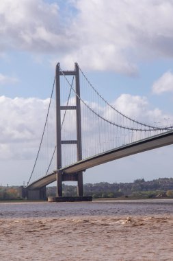 Humber Köprüsü, Humber Fron Nehri üzerinden Yorkshire 'ın doğusuna