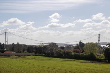 Humber Köprüsü, Humber Fron Nehri üzerinden Yorkshire 'ın doğusuna