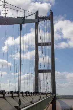 Hessle, Birleşik Krallık, 14 Nisan 2024: - Humber Köprüsü manzarası, Humber Estuary boyunca, Doğu Yorkshire 'dan