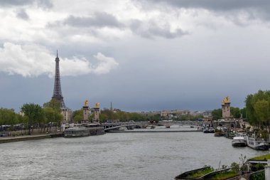 Paris, Fransa, 17 Nisan 2024 Eyfel Kulesi manzarası