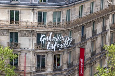 Paris, Fransa, 17 Nisan 2024 Lafayette Mağazası manzarası