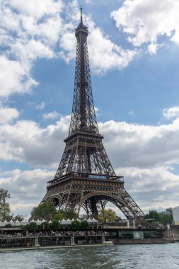 Paris, Fransa, 18 Nisan 2024 Eyfel Kulesi manzarası