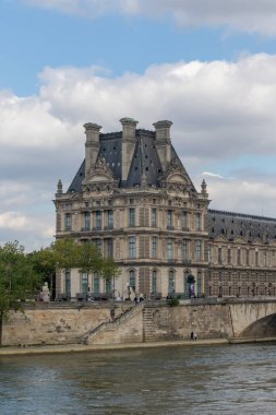 Paris, Fransa, 18 Nisan 2024 Louvre Sanat Müzesi 'nin bir bölümü