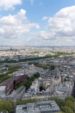 Paris, Fransa, 18 Nisan 2024 Eyfel Kulesi 'nden Paris manzarası
