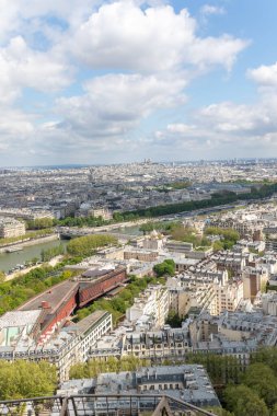 Paris, Fransa, 18 Nisan 2024 Eyfel Kulesi 'nden Paris manzarası