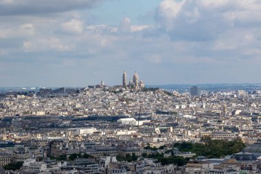 Paris, Fransa, 18 Nisan 2024 Paris 'ten Sacr-Cur' a Eyfel Kulesi 'nden bir manzara