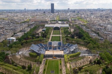 Paris, Fransa, 18 Nisan 2024 Eiffel Kulesi 'nden Champ de Mars manzarası