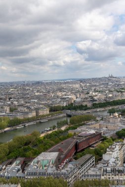 Paris, Fransa, 18 Nisan 2024 Eyfel Kulesi 'nden Paris manzarası
