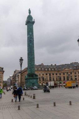 Paris, 19 Nisan 2024 Vendome Sütunu Vendromu 'nun manzarası.