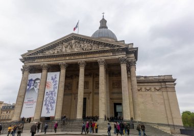 Paris, 19 Nisan 2024: - Pantheon manzarası, önemli Fransız vatandaşlarının kalıntılarını barındıran bir anıt mezar.