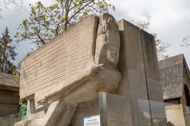 Paris, Fransa, 22 Nisan 2024 Oscar Wilde 'ın Mezarı manzarası