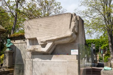 Paris, Fransa, 22 Nisan 2024 Oscar Wilde 'ın Mezarı manzarası