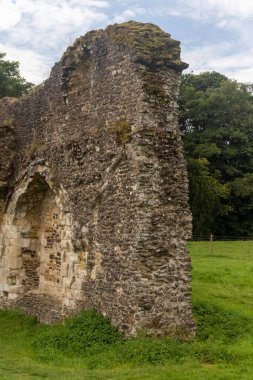 Waverley Abbey harabeleri, Farnham, Surrey UK yakınlarında. Bu İngiltere 'deki ilk manastır kilisesiydi.