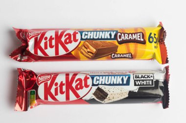 Londra, Birleşik Krallık, 24 Eylül 2024: - KitKat Chunky şekerleme 2 bir görünüm, beyaz bir arka plan karşı