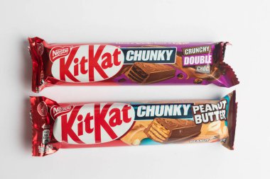 Londra, Birleşik Krallık, 24 Eylül 2024: - KitKat Chunky şekerleme 2 bir görünüm, beyaz bir arka plan karşı