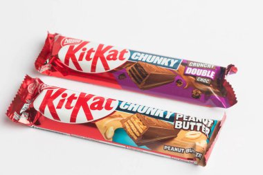 Londra, Birleşik Krallık, 24 Eylül 2024: - KitKat Chunky şekerleme 2 bir görünüm, beyaz bir arka plan karşı