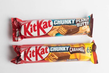 Londra, Birleşik Krallık, 24 Eylül 2024: - KitKat Chunky şekerleme 2 bir görünüm, beyaz bir arka plan karşı