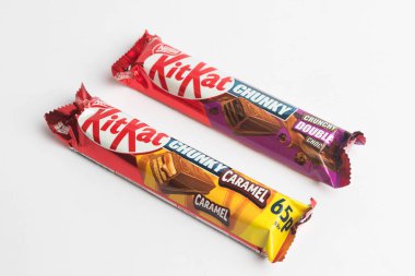 Londra, Birleşik Krallık, 24 Eylül 2024: - KitKat Chunky şekerleme 2 bir görünüm, beyaz bir arka plan karşı