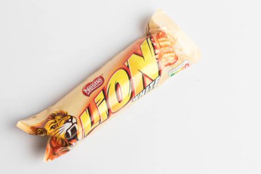 Londra, Birleşik Krallık, 24 Eylül 2024: - Beyaz bir arka plan karşısında şekerleme Aslan Beyazı manzarası