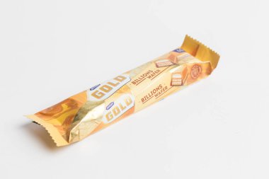 Londra, Birleşik Krallık, 24 Eylül 2024: - Şekerleme McVities Altın Çubuğu manzarası, beyaz arka plan