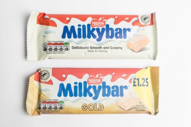 Londra, Birleşik Krallık, 26 Eylül 2024: - Milkbar ve Milkbar Gold 'un beyaz bir arka plan karşısındaki görüntüsü