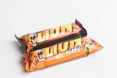 Londra, Birleşik Krallık, 26 Eylül 2024: - A Lion and Lion Peanut Bar 'ın beyaz arkaplandaki görüntüsü